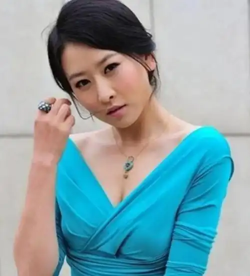 丑女无敌》的"裴娜"毛俊杰新年晒照,出道十余年,依然热爱|林志玲|演员