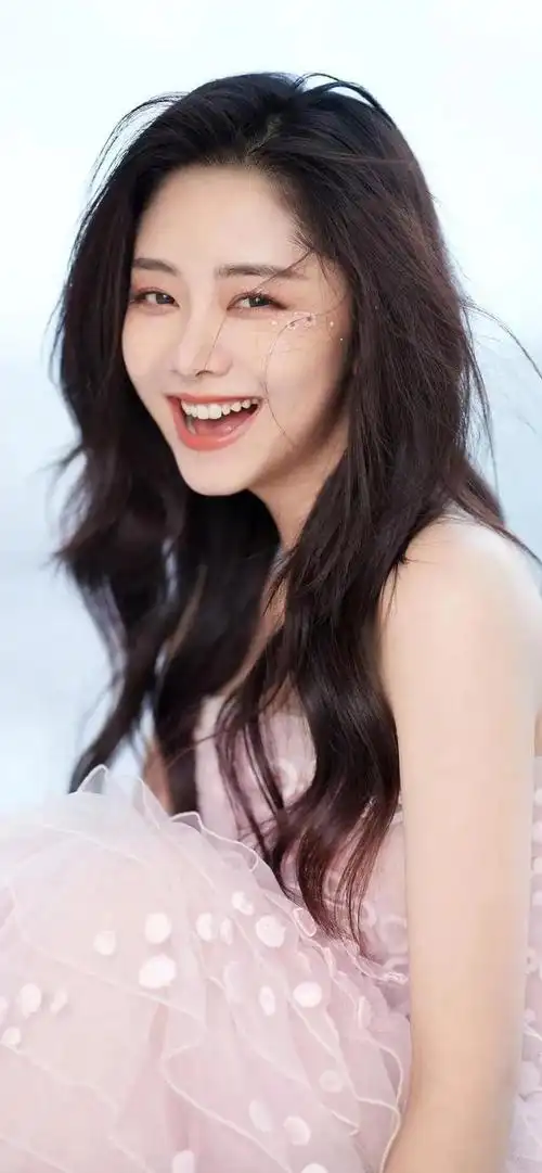 60位90后女星美图|杨紫|徐璐|景甜|欧阳娜娜|迪丽热巴_网易订阅