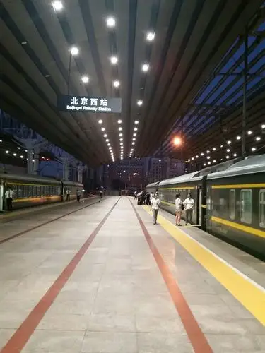 2018年8月14日晚上,我们一行六个已过花甲之年的老人结伴,由北京西站