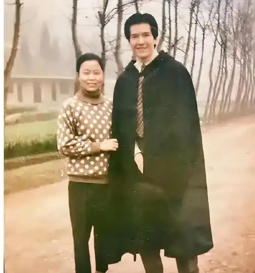 费翔母亲毕丽娜去世,享年92岁,晚年智力退化,最后露面照曝光!