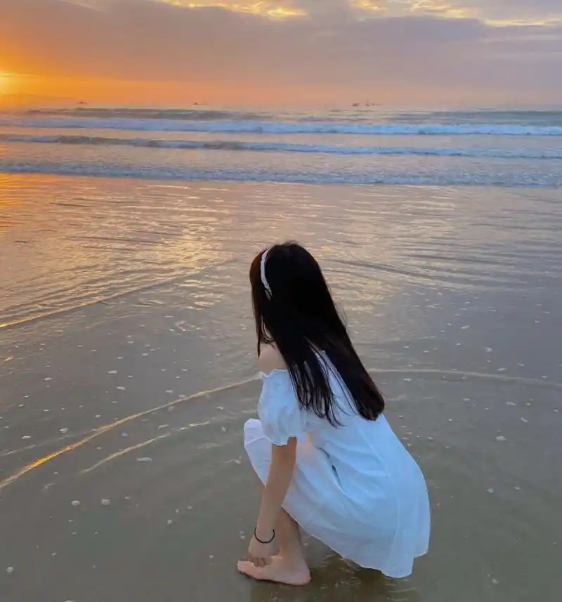 海边唯美氛围感背影照姿势学起来9215 不要在呆呆站着拍照啦 海边