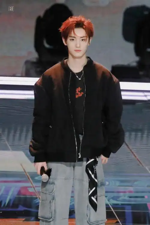 丁程鑫队长大秀thule#7815#丁程鑫追星成功王一博#  @时代少年