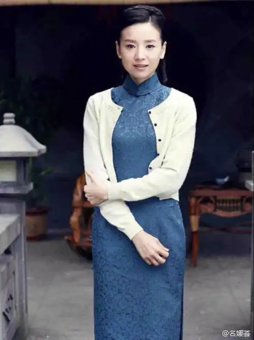 董洁在电视剧《南京爱情》中身穿一袭藏蓝色… _ 美人&旗袍 女装 旗袍