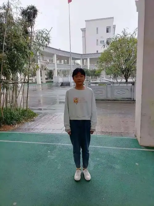 指导老师: 甘清文朗读者: 崇仁一中八年级 陈天祎