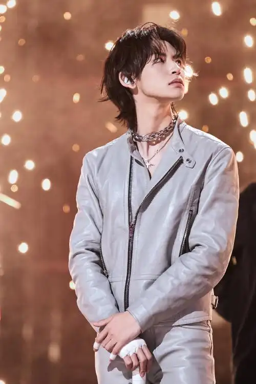 小鬼王琳凯超话"ogbaby"厂牌经理人@小鬼-王琳凯现场图抵达,一个舞台