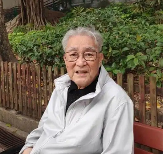 90岁老戏骨周聪爆料谢贤欠5元钱几十年后才还真相引人发笑