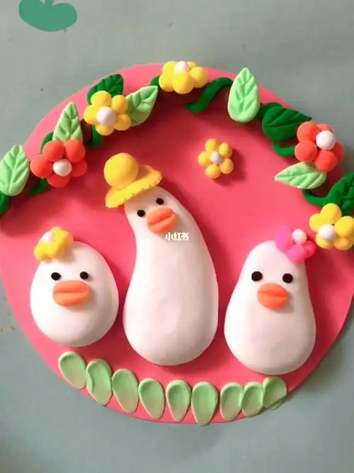 幼儿园粘土手工作品可爱的小鸭子