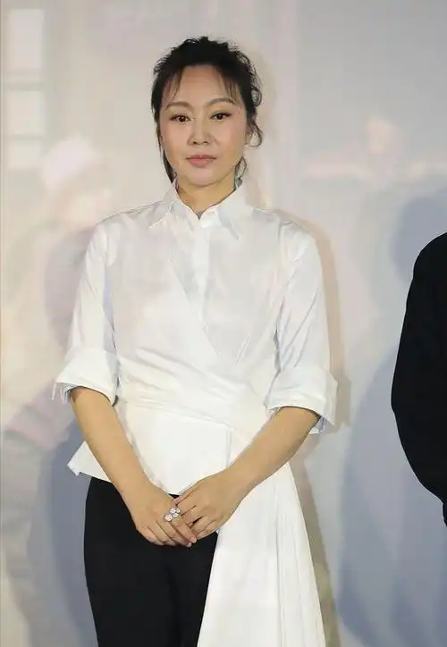 闫妮的身材让人心动作为中年女人一点都不显老