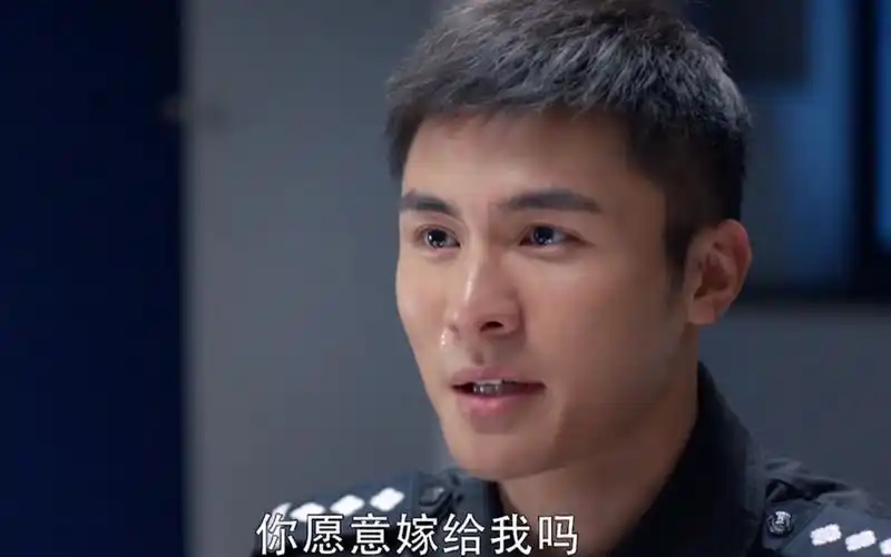 城池营垒束文波求婚小夏竟被自己感动哭了阮青夏傻狍子