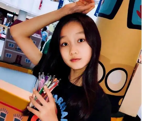 在今年12岁的纪姿含再一次出演影视剧,该剧中由蒋雯丽,张丰毅等实力派