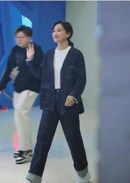 瘦了100斤的贾玲穿什么?最全穿搭解析来了