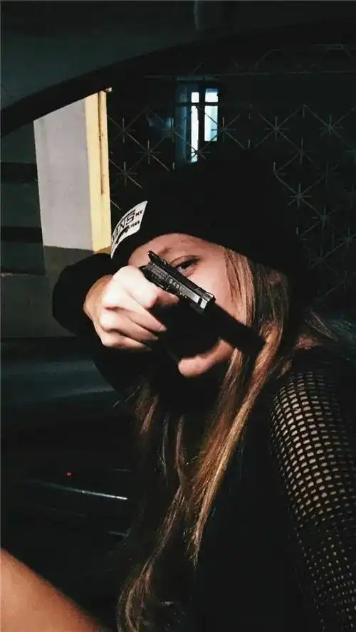 带来2021高清女生全屏壁纸,都是高清无水印的,很适合酷拽霸气的女生