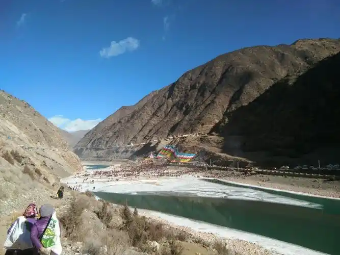 玉树通天河第三届冰沙玛尼节.