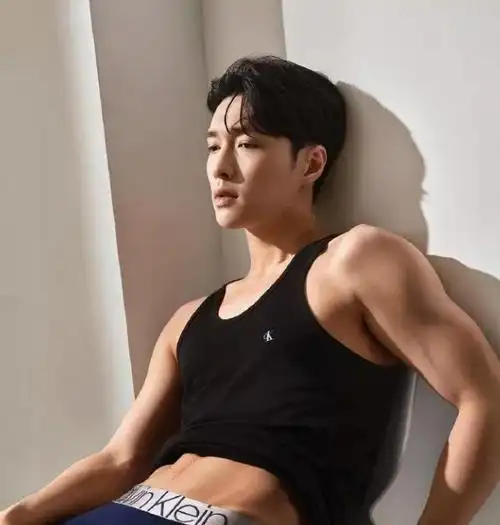 张艺兴ck广告让人害羞不敢看