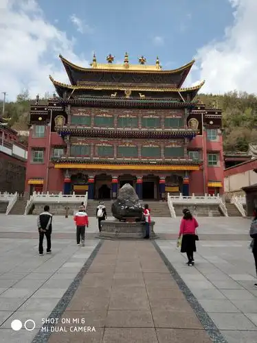 塔尔寺是青海省藏传佛教的第一大寺院,也是全国的重点文物保护单位