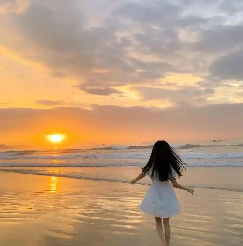 海边唯美氛围感背影照姿势学起来9215 不要在呆呆站着拍照啦 海边