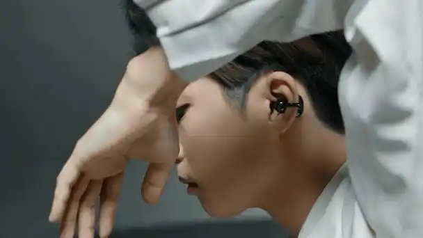 尤其是在早上通勤的路上,看见形形色色的路人,很多都带着耳机听歌