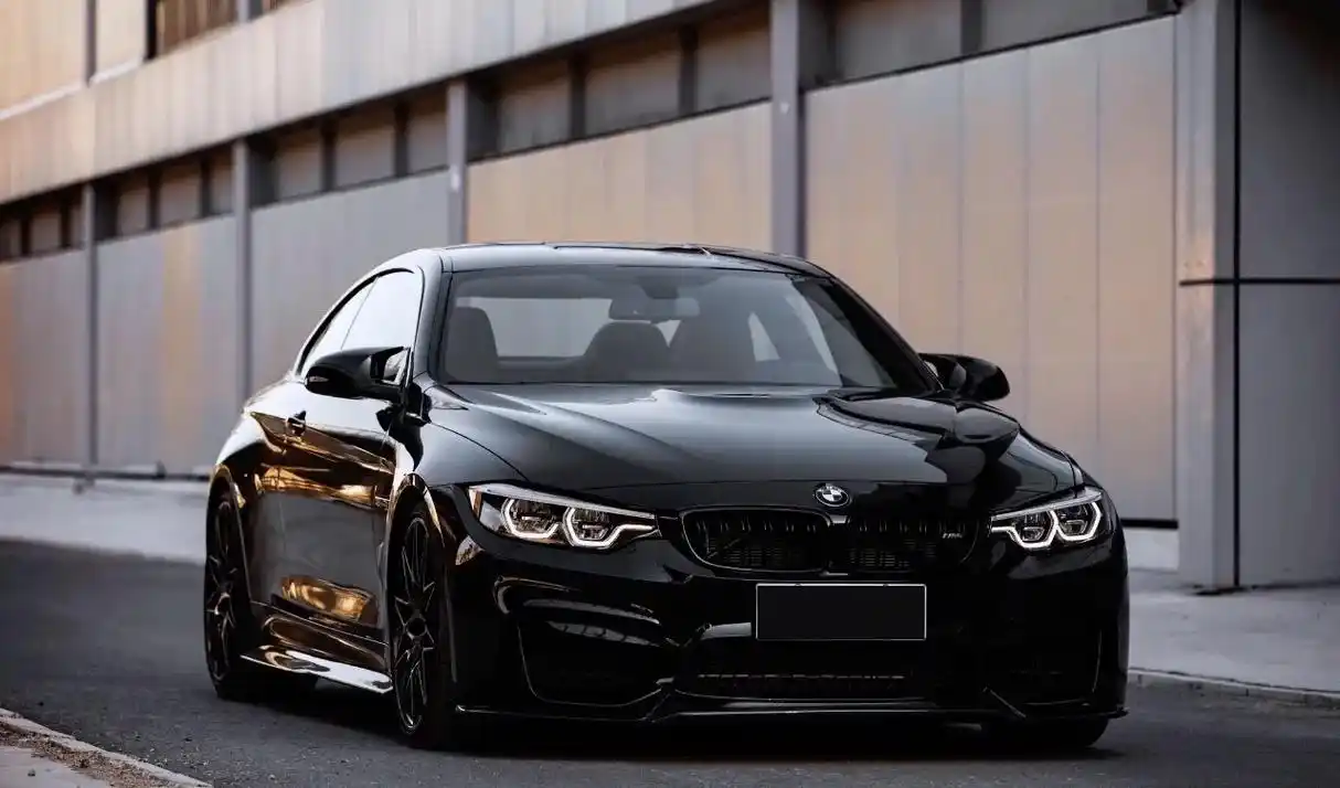 感受一下宝马m4的黑武士到底有多帅.如果要选一辆车作为性能车 - 抖音